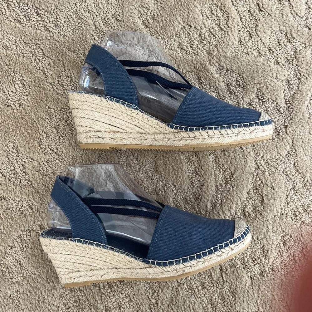 Vidoretta Espadrilles brand new. Steel gray. Size 40